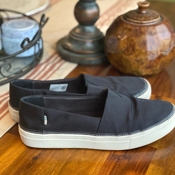EUC TOMS Slip On Sneakers - Picture 5 of 8